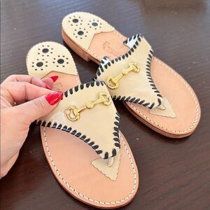 New jack Roger’s Stylish Tan and Cream horsebit Sandals 8